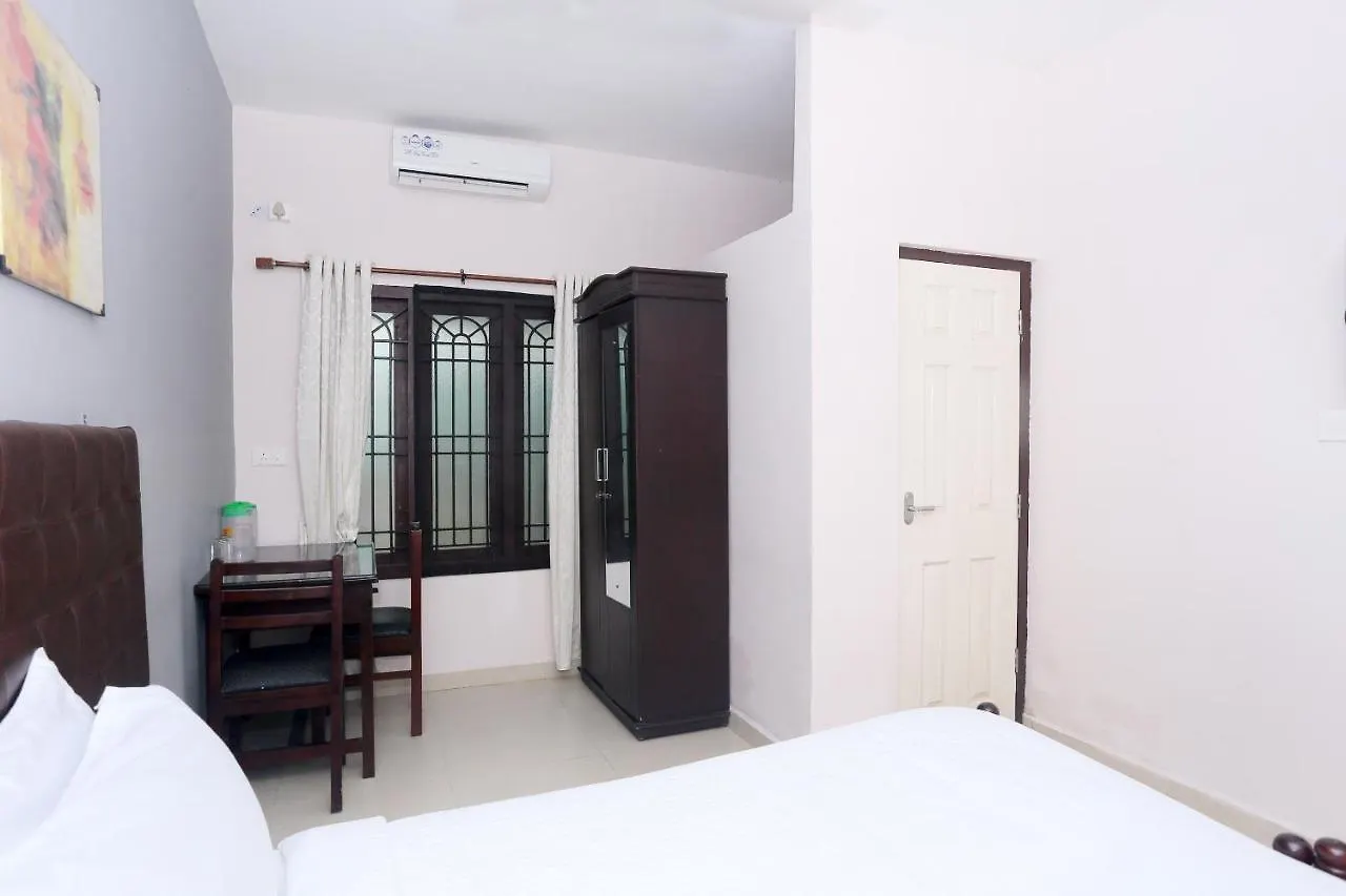 Oyo 42127 Thomsun Garden Hotel Kochi 3*,