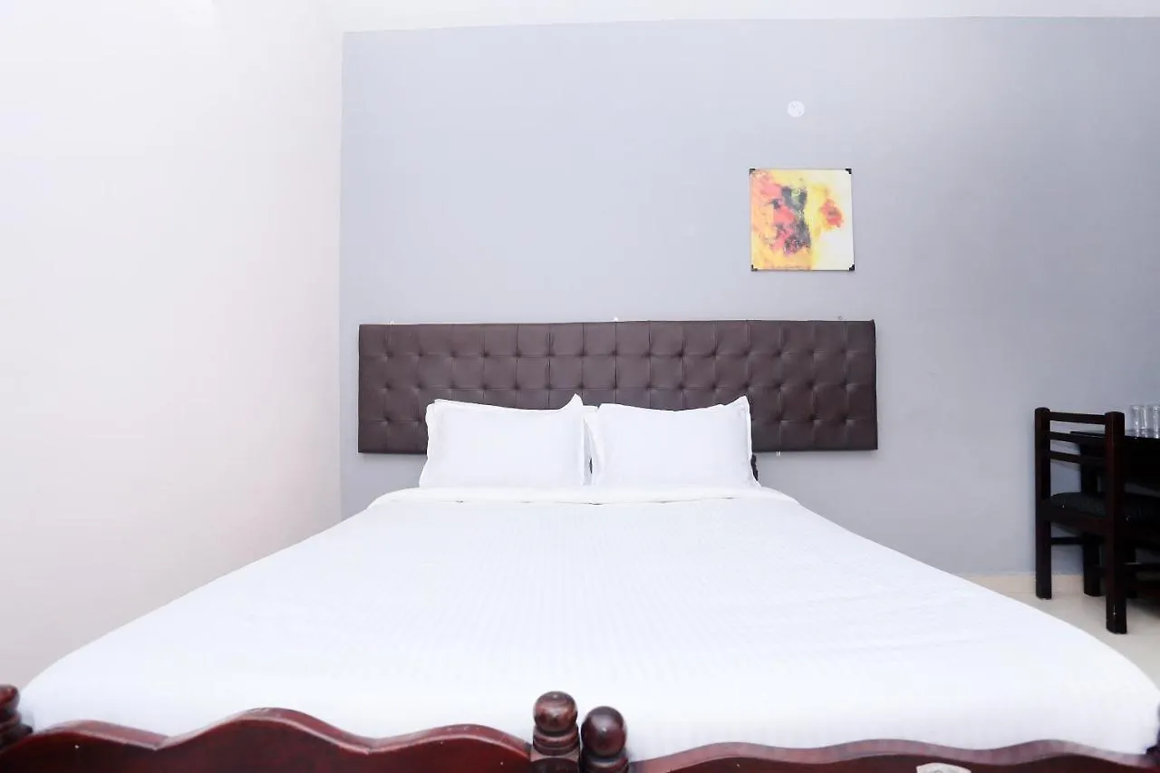 Oyo 42127 Thomsun Garden Hotel Kochi India