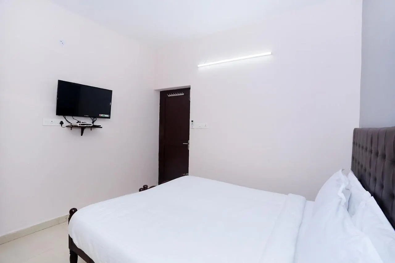 Oyo 42127 Thomsun Garden Otel Kochi
